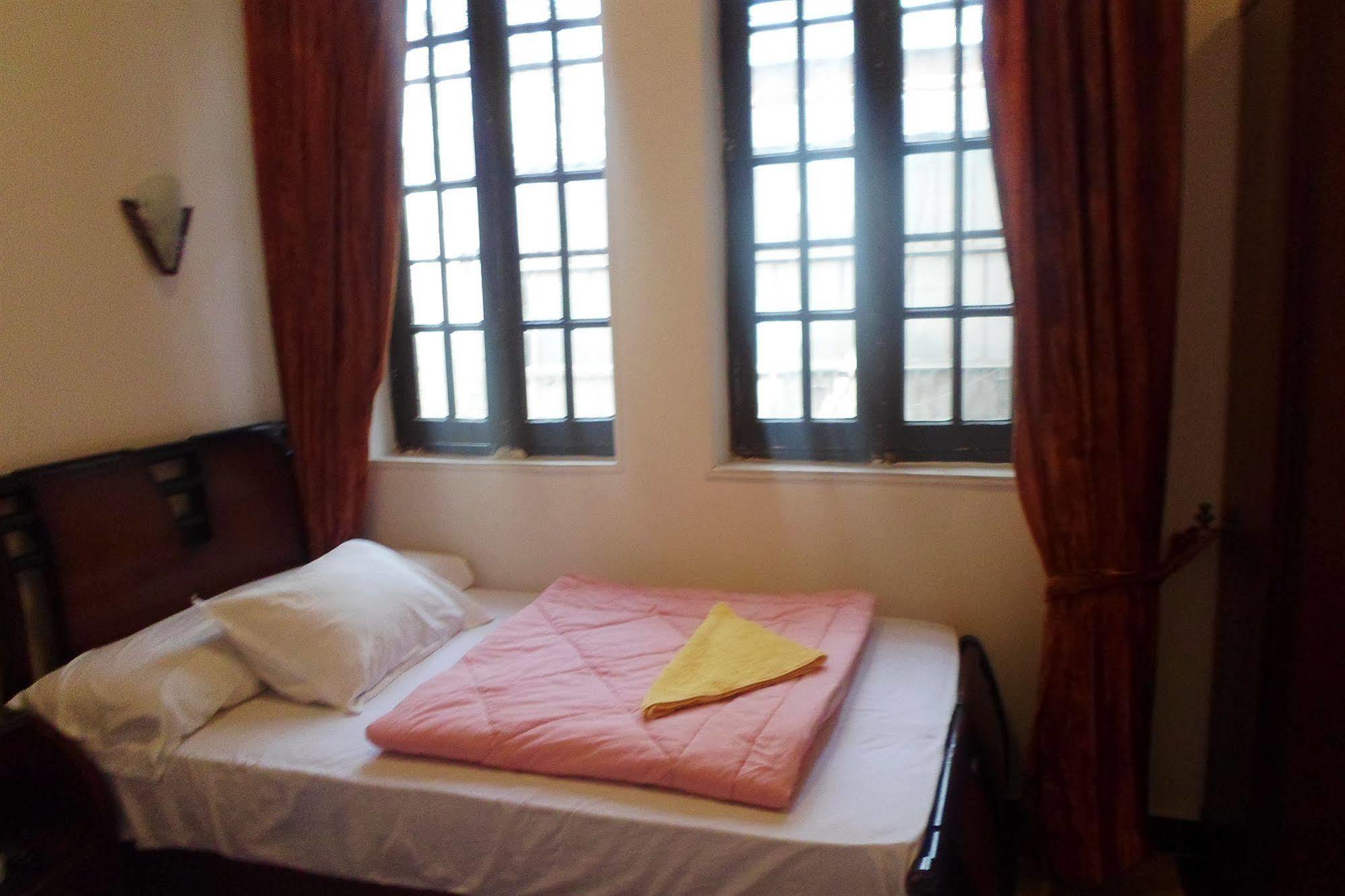 Family Palace Hostel *